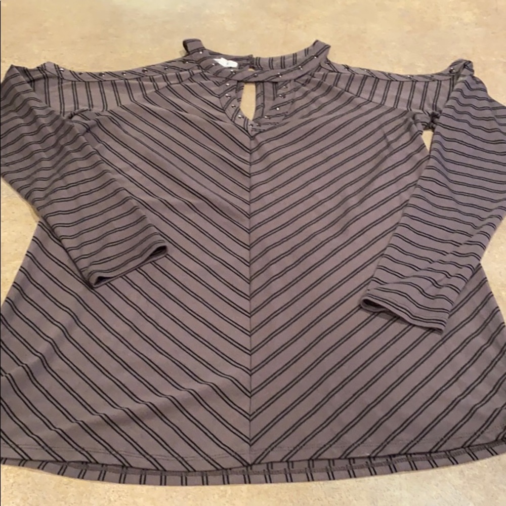 Women’s Maurice’s shirt size medium